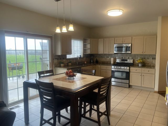 20414 GLEN VISTA Lane, Crest Hill, IL 60403