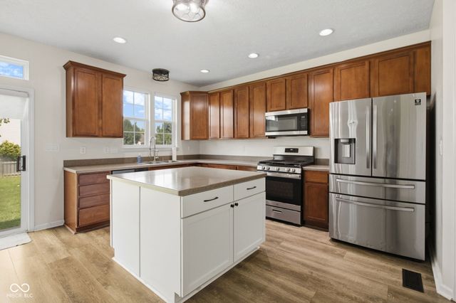 2410 McGregor Drive, Avon, IN 46123