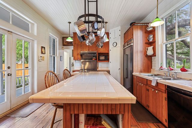 351 E Colorado ST, La Grange, TX 78945