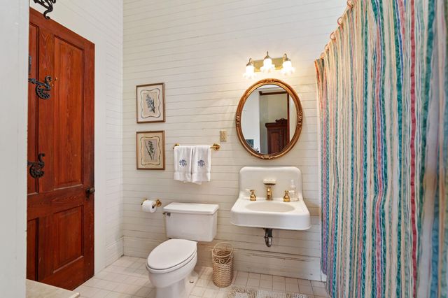 351 E Colorado ST, La Grange, TX 78945