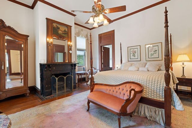 351 E Colorado ST, La Grange, TX 78945