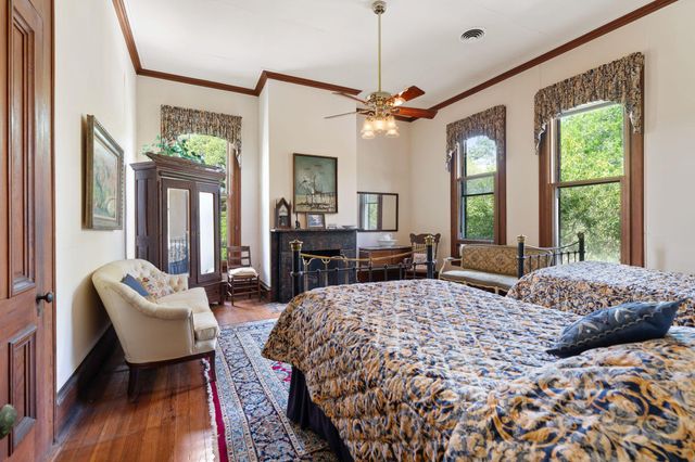 351 E Colorado ST, La Grange, TX 78945