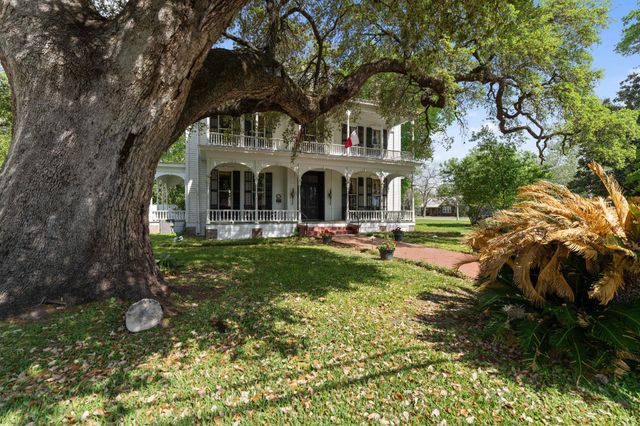 351 E Colorado ST, La Grange, TX 78945