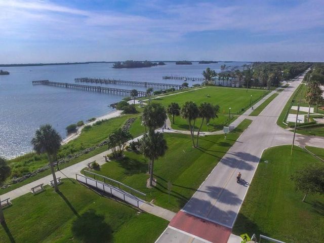 8285 105th Avenue, Vero Beach, FL 32967