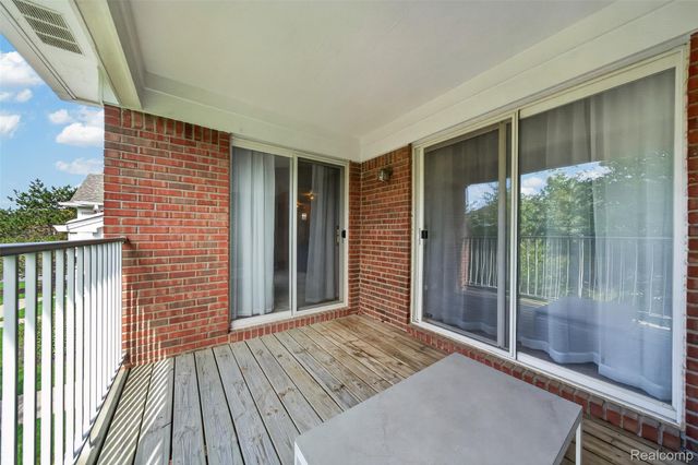 16885 Carriage Way 5, Northville Township, MI 48168