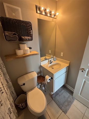 1725 Harvey Mitchell Parkway S 1529, College Station, TX 77840