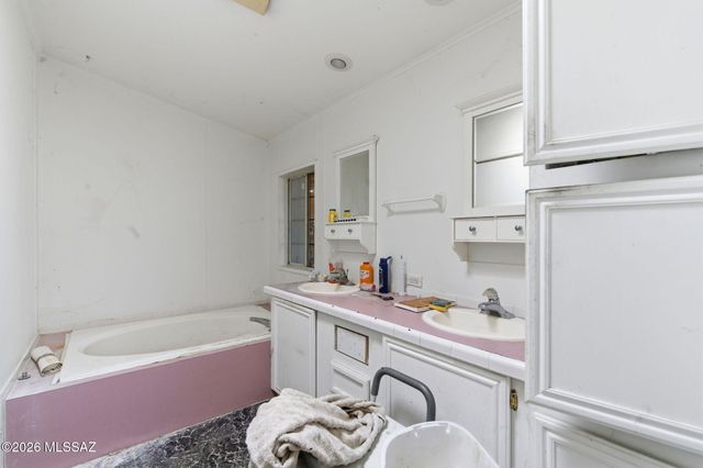 11560 W Massingale Road, Tucson, AZ 85743