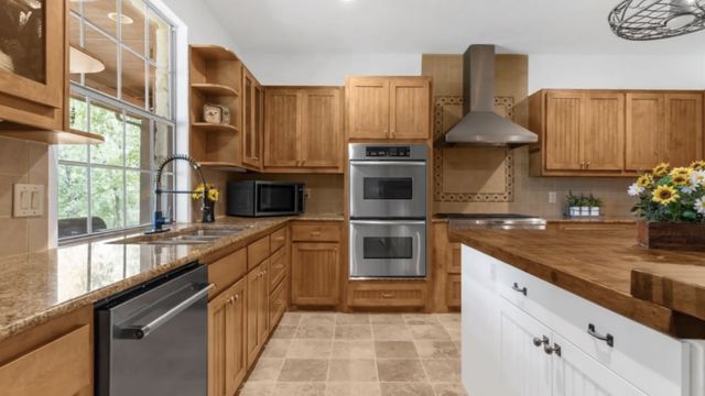 218 River Oaks Drive, Combine, TX 75159