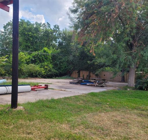 3710 19th Street N, Texas City, TX 77590