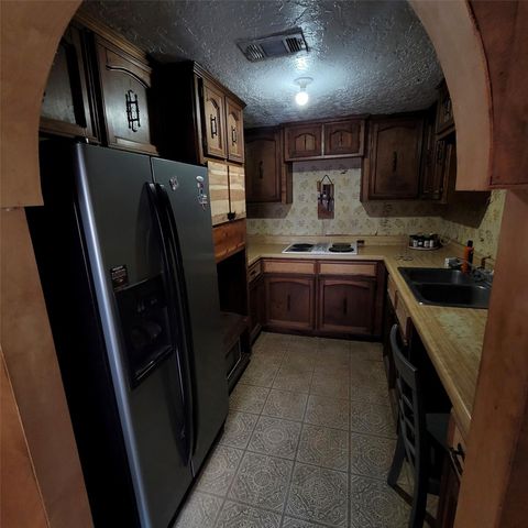 3710 19th Street N, Texas City, TX 77590