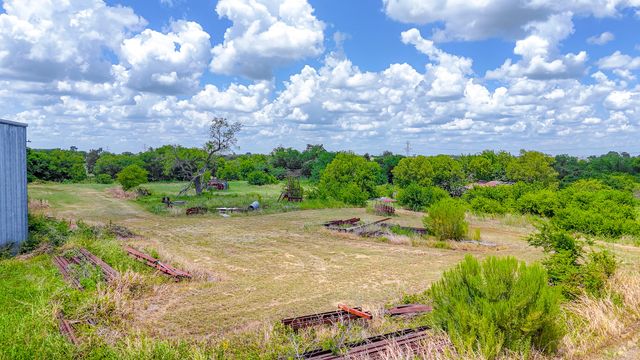 304 E South Main Street, Blooming Grove, TX 76626