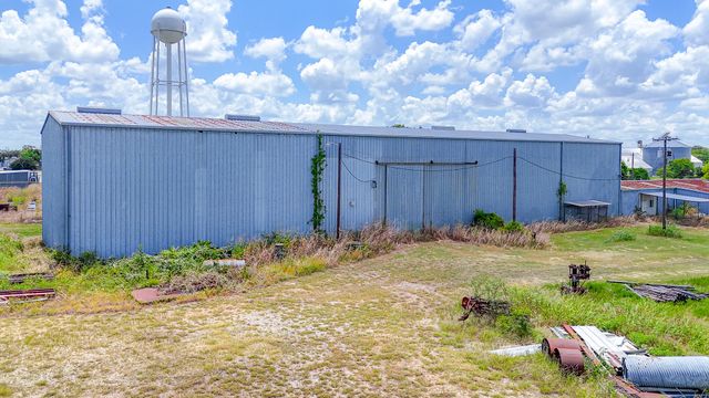 304 E South Main Street, Blooming Grove, TX 76626