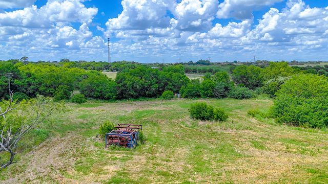 304 E South Main Street, Blooming Grove, TX 76626
