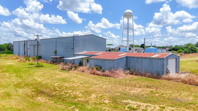 304 E South Main Street, Blooming Grove, TX 76626