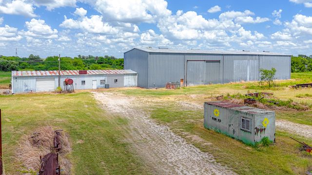 304 E South Main Street, Blooming Grove, TX 76626