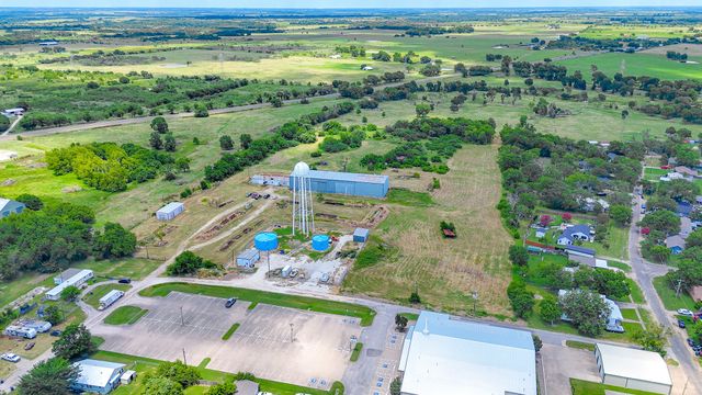 304 E South Main Street, Blooming Grove, TX 76626