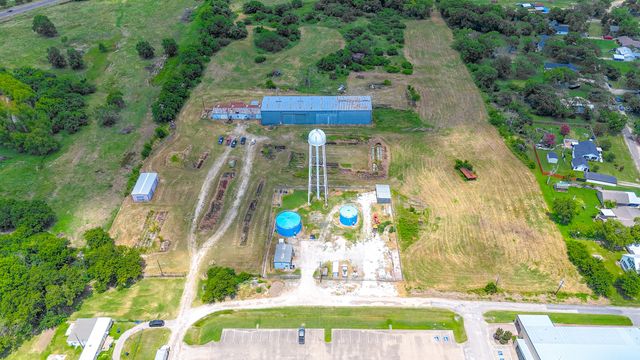 304 E South Main Street, Blooming Grove, TX 76626