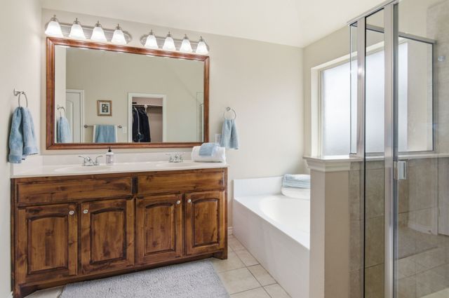 9236 Hunters Court, White Settlement, TX 76108
