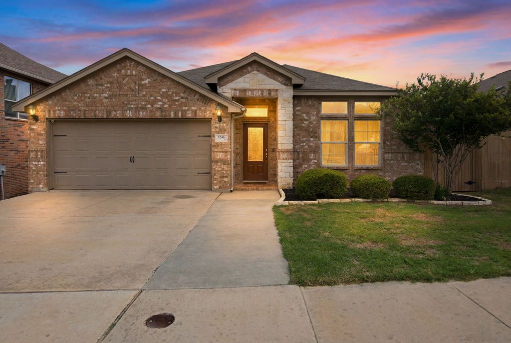 9236 Hunters Court, White Settlement, TX 76108