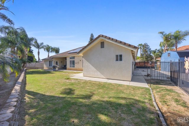 11305 Darlington Avenue, Bakersfield, CA 93312