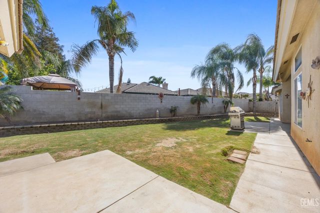 11305 Darlington Avenue, Bakersfield, CA 93312