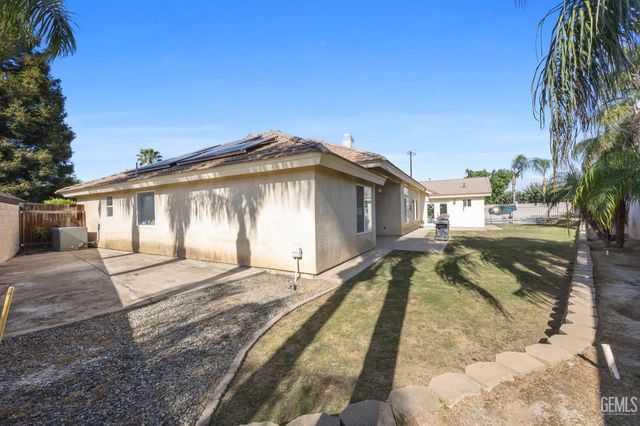 11305 Darlington Avenue, Bakersfield, CA 93312