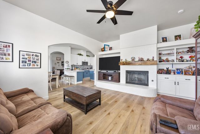 11305 Darlington Avenue, Bakersfield, CA 93312