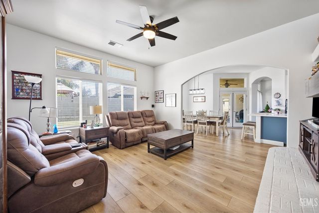 11305 Darlington Avenue, Bakersfield, CA 93312