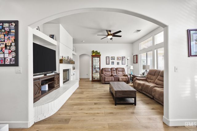 11305 Darlington Avenue, Bakersfield, CA 93312