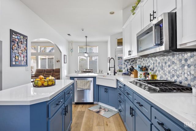 11305 Darlington Avenue, Bakersfield, CA 93312