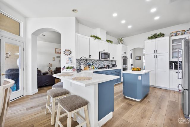 11305 Darlington Avenue, Bakersfield, CA 93312