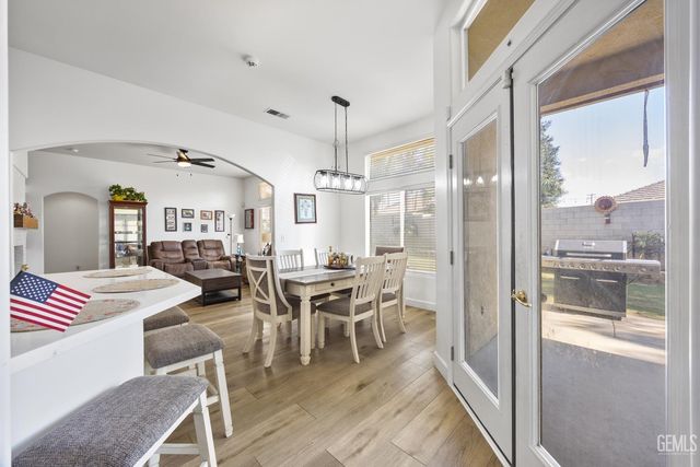 11305 Darlington Avenue, Bakersfield, CA 93312