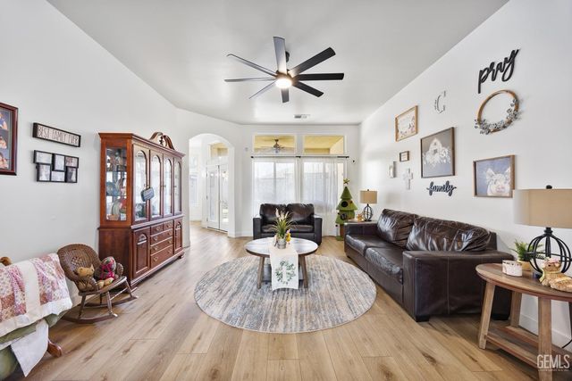 11305 Darlington Avenue, Bakersfield, CA 93312