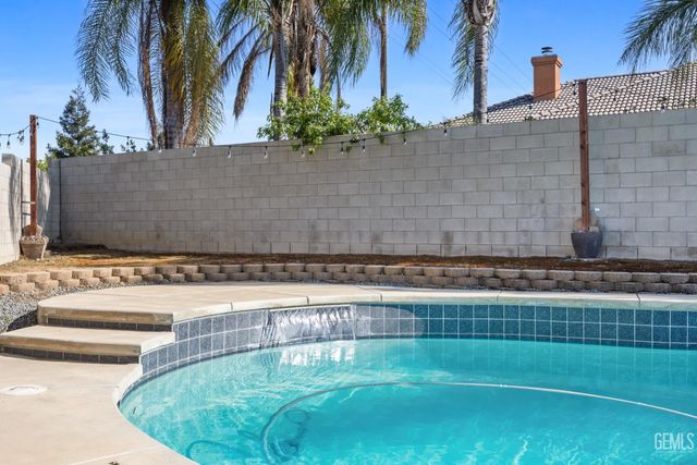 11305 Darlington Avenue, Bakersfield, CA 93312