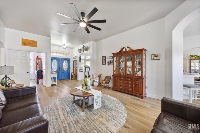 11305 Darlington Avenue, Bakersfield, CA 93312