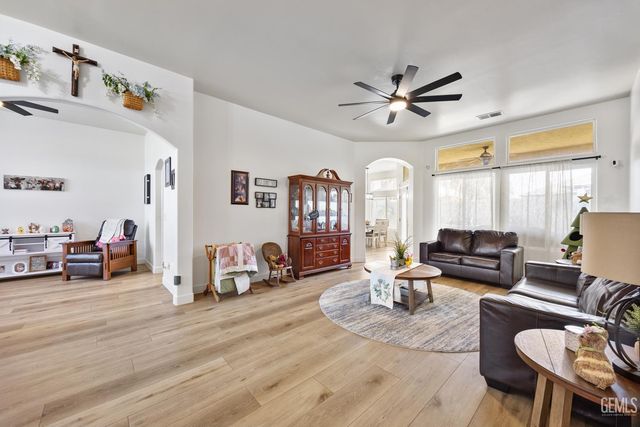 11305 Darlington Avenue, Bakersfield, CA 93312