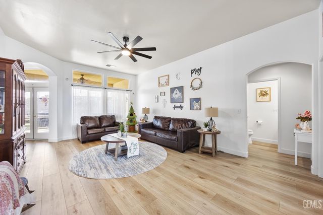 11305 Darlington Avenue, Bakersfield, CA 93312