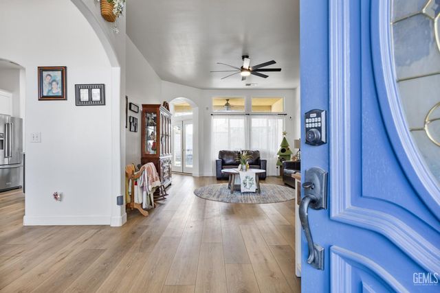 11305 Darlington Avenue, Bakersfield, CA 93312