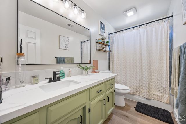 11305 Darlington Avenue, Bakersfield, CA 93312