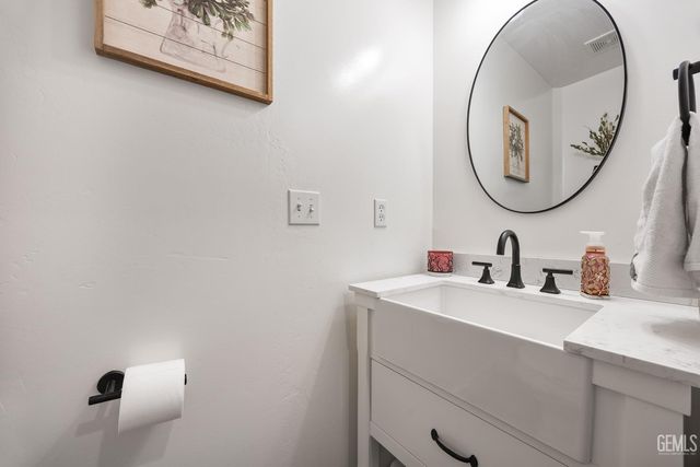 11305 Darlington Avenue, Bakersfield, CA 93312