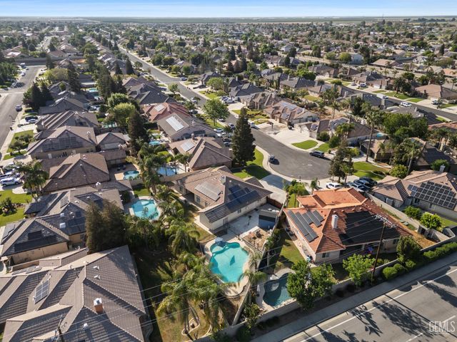 11305 Darlington Avenue, Bakersfield, CA 93312