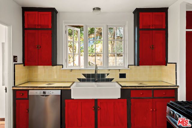 1431 Avon Park Ter., Los Angeles, CA 90026