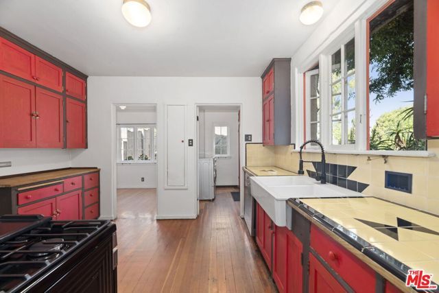 1431 Avon Park Ter., Los Angeles, CA 90026