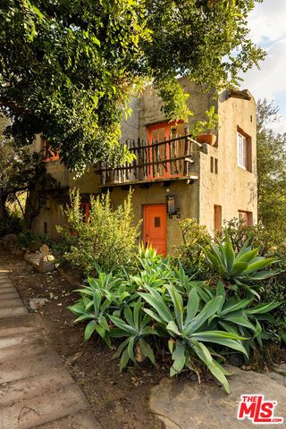 1431 Avon Park Ter., Los Angeles, CA 90026