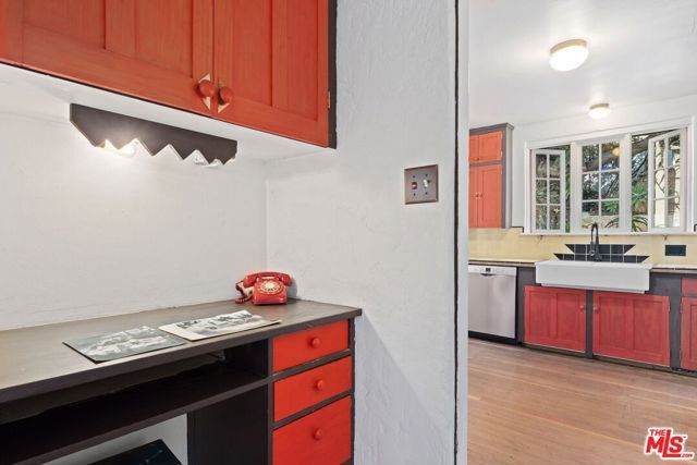 1431 Avon Park Ter., Los Angeles, CA 90026