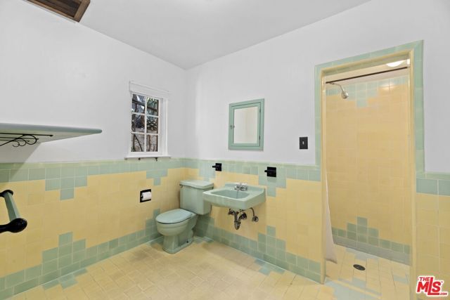 1431 Avon Park Ter., Los Angeles, CA 90026