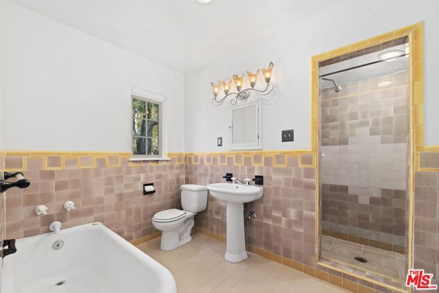 1431 Avon Park Ter., Los Angeles, CA 90026