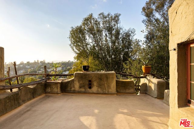 1431 Avon Park Ter., Los Angeles, CA 90026