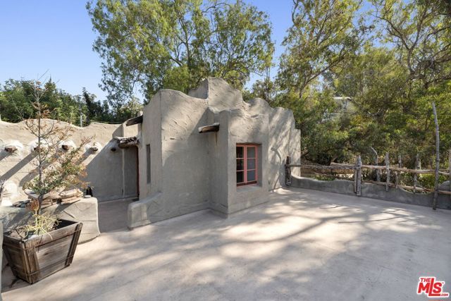 1431 Avon Park Ter., Los Angeles, CA 90026