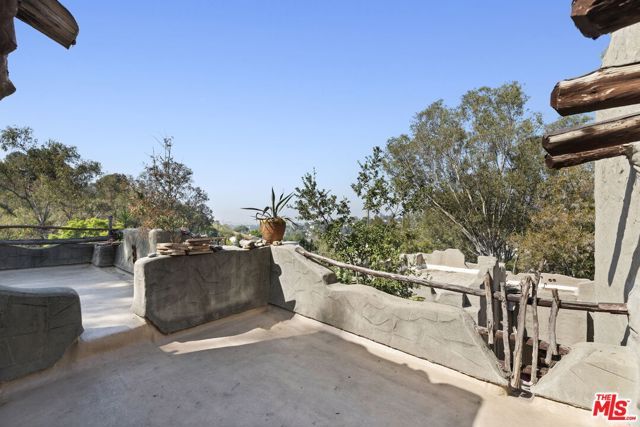 1431 Avon Park Ter., Los Angeles, CA 90026